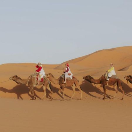 מלון מרזאוגה Unique Sahara Camp מראה חיצוני תמונה
